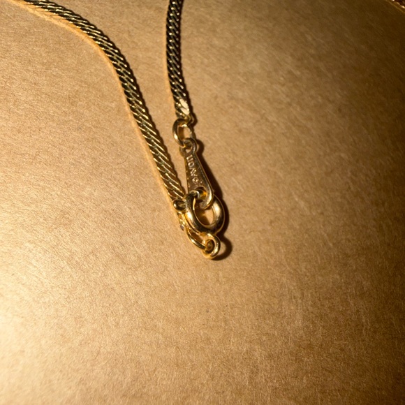 Vintage Avon Goldtone Necklace with Green and Clear Stones - Picture 11 of 11